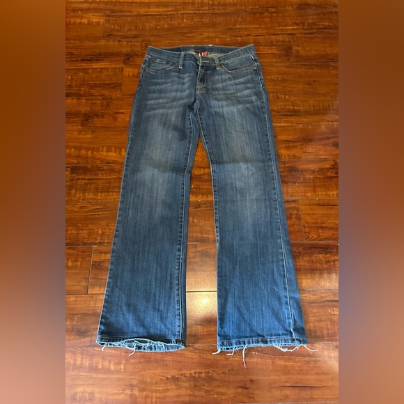 Lucky Brand ladies wide leg jeans are a size 4/27. - Picture 8 of 10